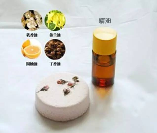 秦安农民种桃树, 仙子飞来觅桃花! 桃花勿用化春泥, 期待换来致富钱。 上帝造了三个苹果分别给了夏娃、牛顿、乔布斯! 然而上帝却只造了两座桃园 一座是留在了王母瑶池仙境的蟠桃园 一座是留在了甘肃秦安的万亩桃园 在2016年4月18日一场惊艳的桃花盛会在海拔1700米的中国美丽田园,市级无公害蜜桃生产基地----甘肃秦安刘坪乡万亩桃园拉开帷幕。 人间的美人 天上的仙女 秦安的桃花 宛若人间仙境的桃园! 但是花团锦簇的桃花大部分要被摘掉以保证蜜桃品质,秦安蜜桃真是万千宠爱于一身,桃花80%要被摘掉,众多